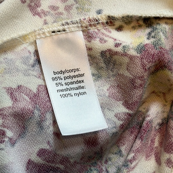 Maurice’s floral flared lace short sleeve top size 1 - Picture 7 of 8